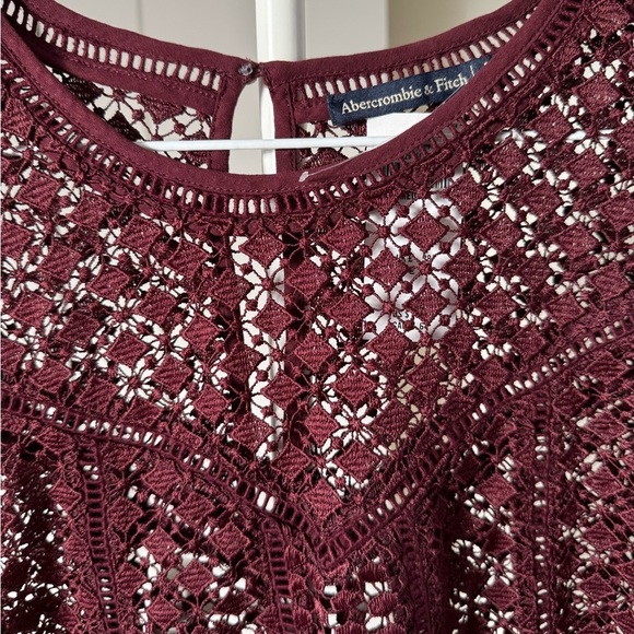 Abercrombie & Fitch Crochet Short Sleeve Blouse in Size Medium New With Tags - Picture 4 of 9